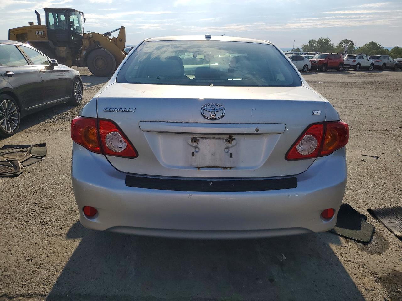 2010 Toyota Corolla Le Серебряный vin: JTDBU4EE4AJ065941
