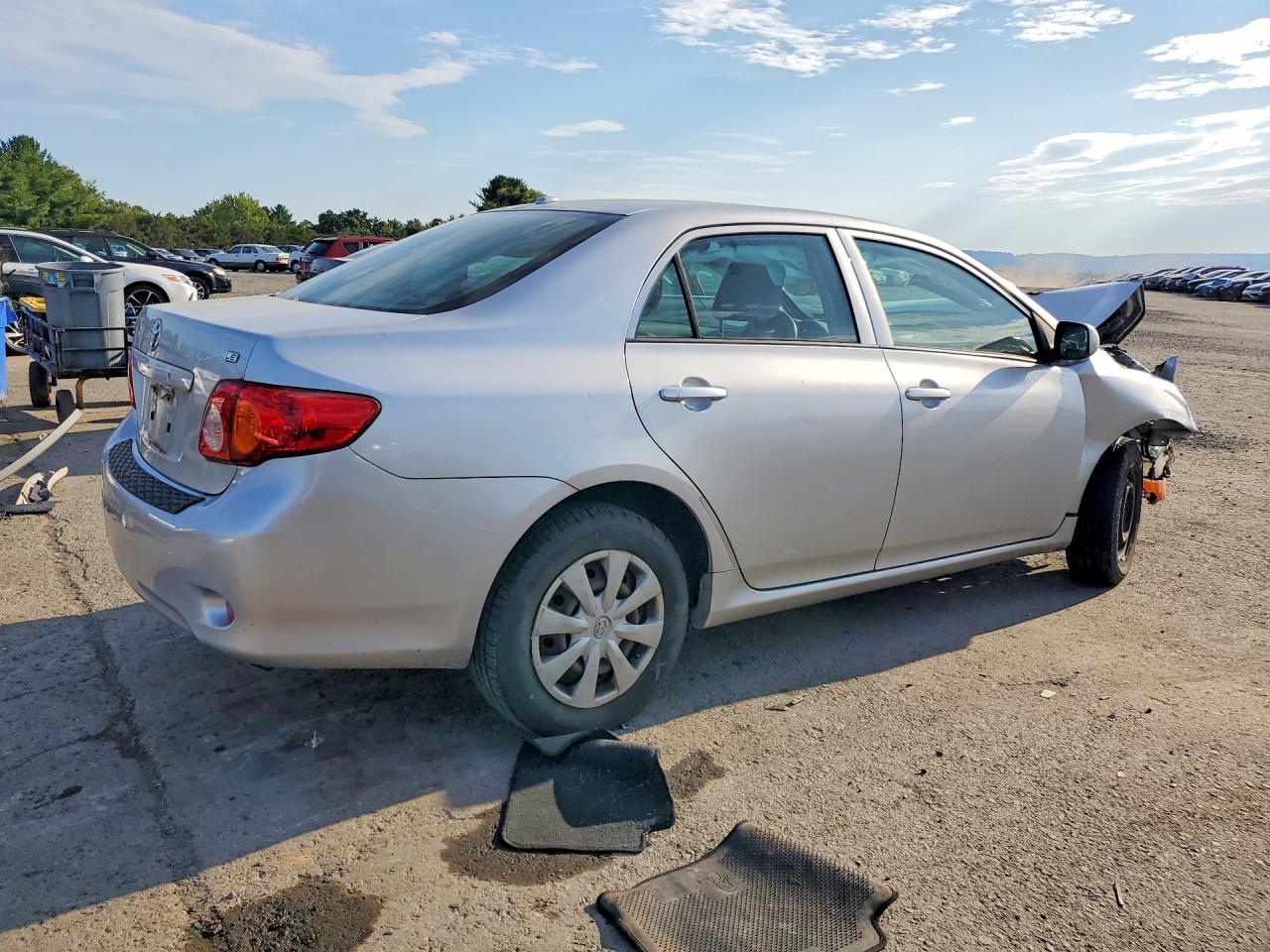 2010 Toyota Corolla Le Серебряный vin: JTDBU4EE4AJ065941