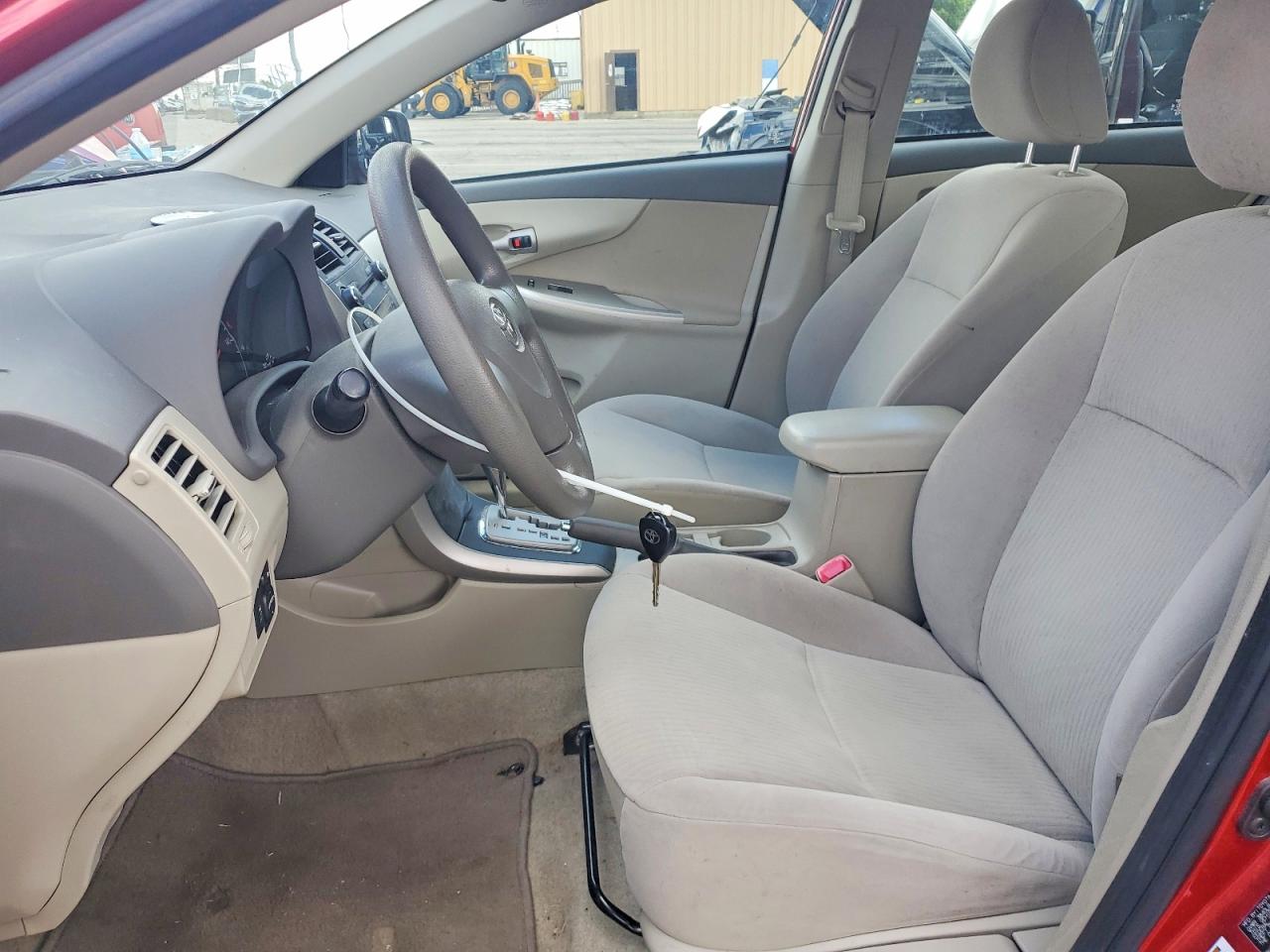 2010 Toyota Corolla Le Red vin: JTDBU4EE4AJ070539