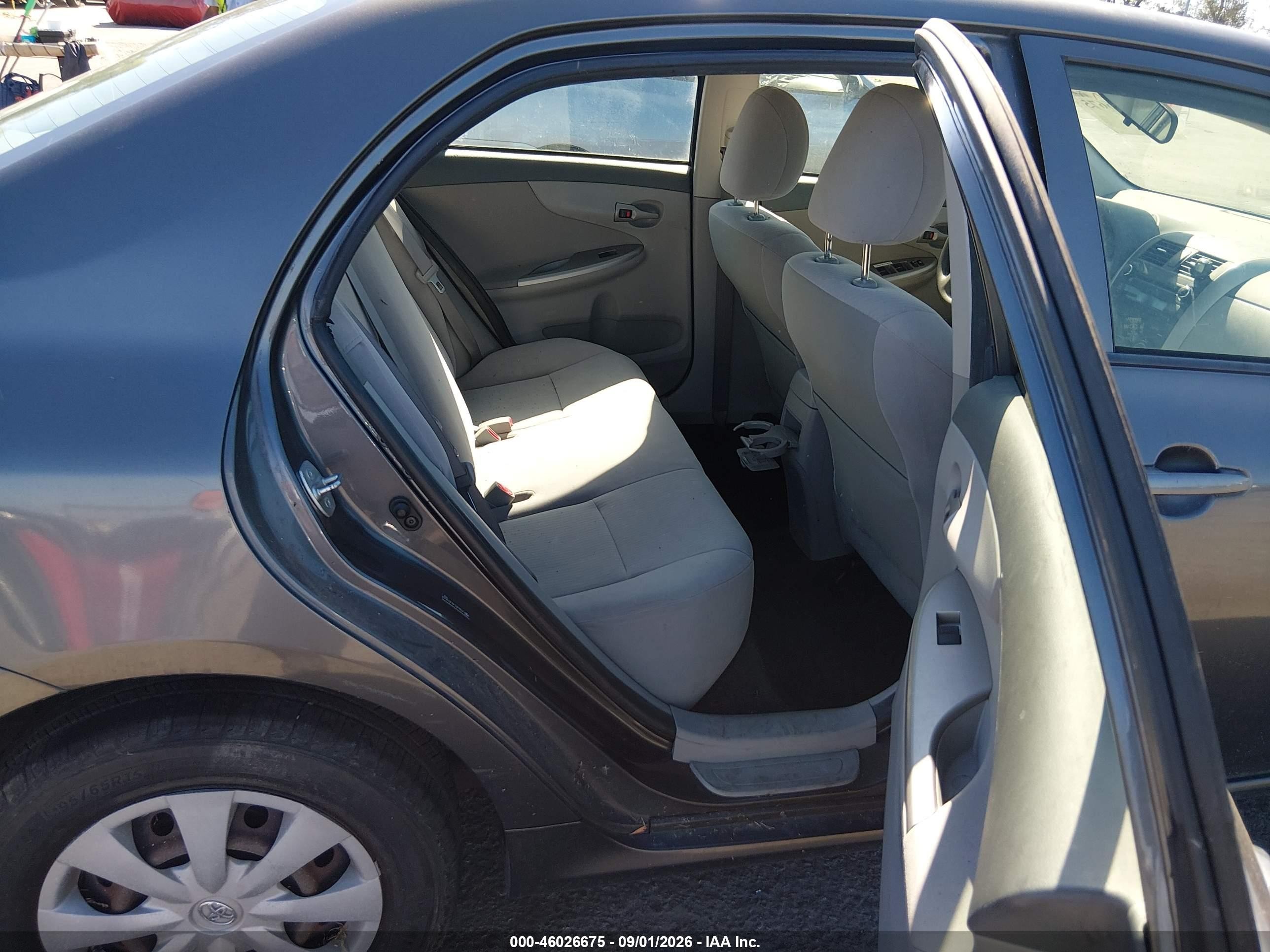 2010 Toyota Corolla Le Gray vin: JTDBU4EE4AJ074509