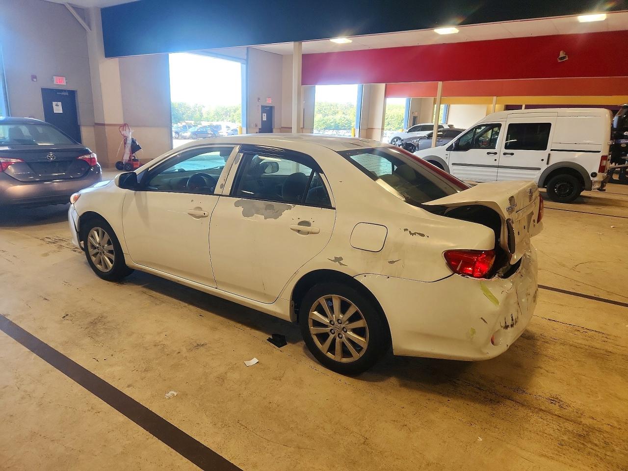 2010 Toyota Corolla Le Белый vin: JTDBU4EE4AJ080343