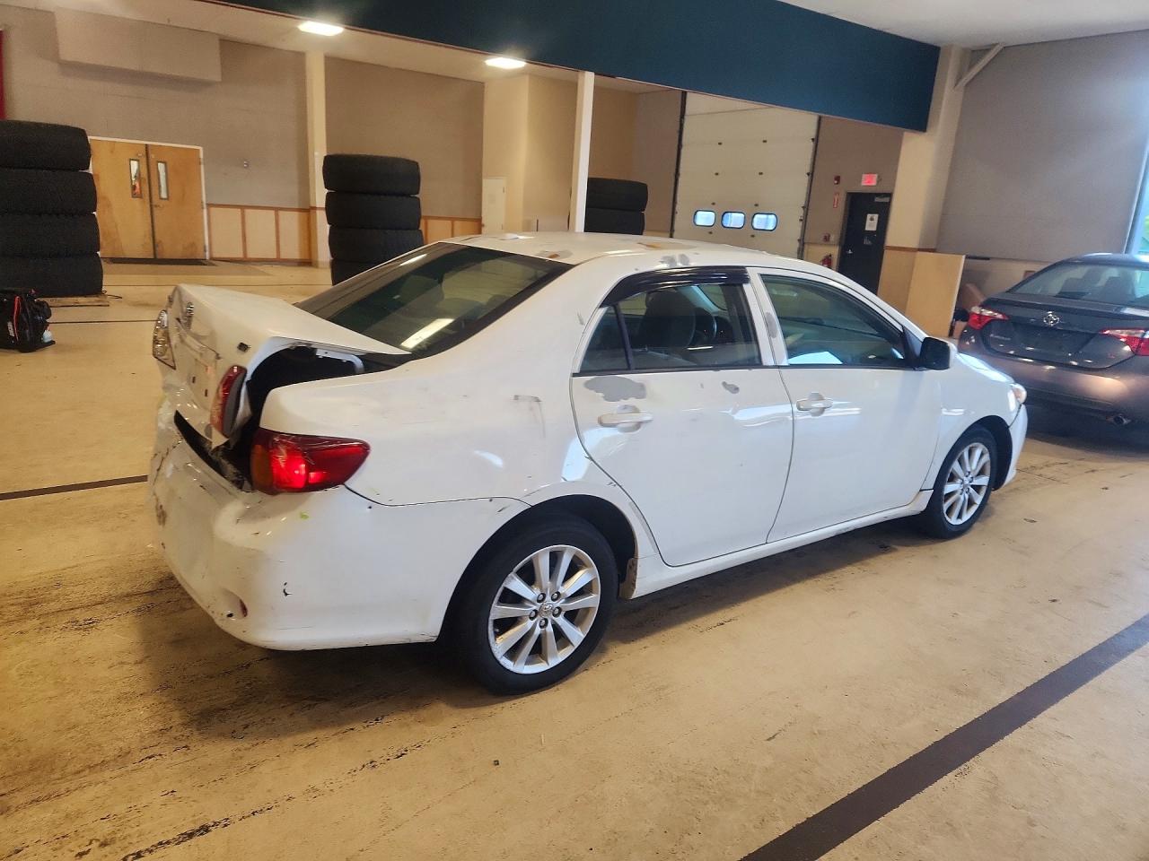 2010 Toyota Corolla Le Белый vin: JTDBU4EE4AJ080343