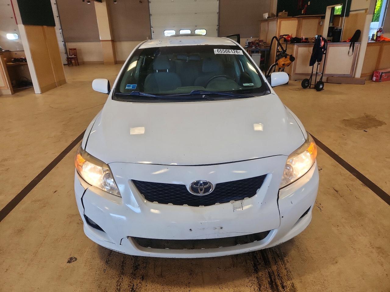 2010 Toyota Corolla Le Белый vin: JTDBU4EE4AJ080343