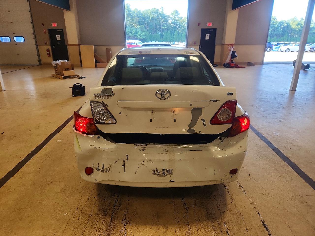 2010 Toyota Corolla Le Белый vin: JTDBU4EE4AJ080343
