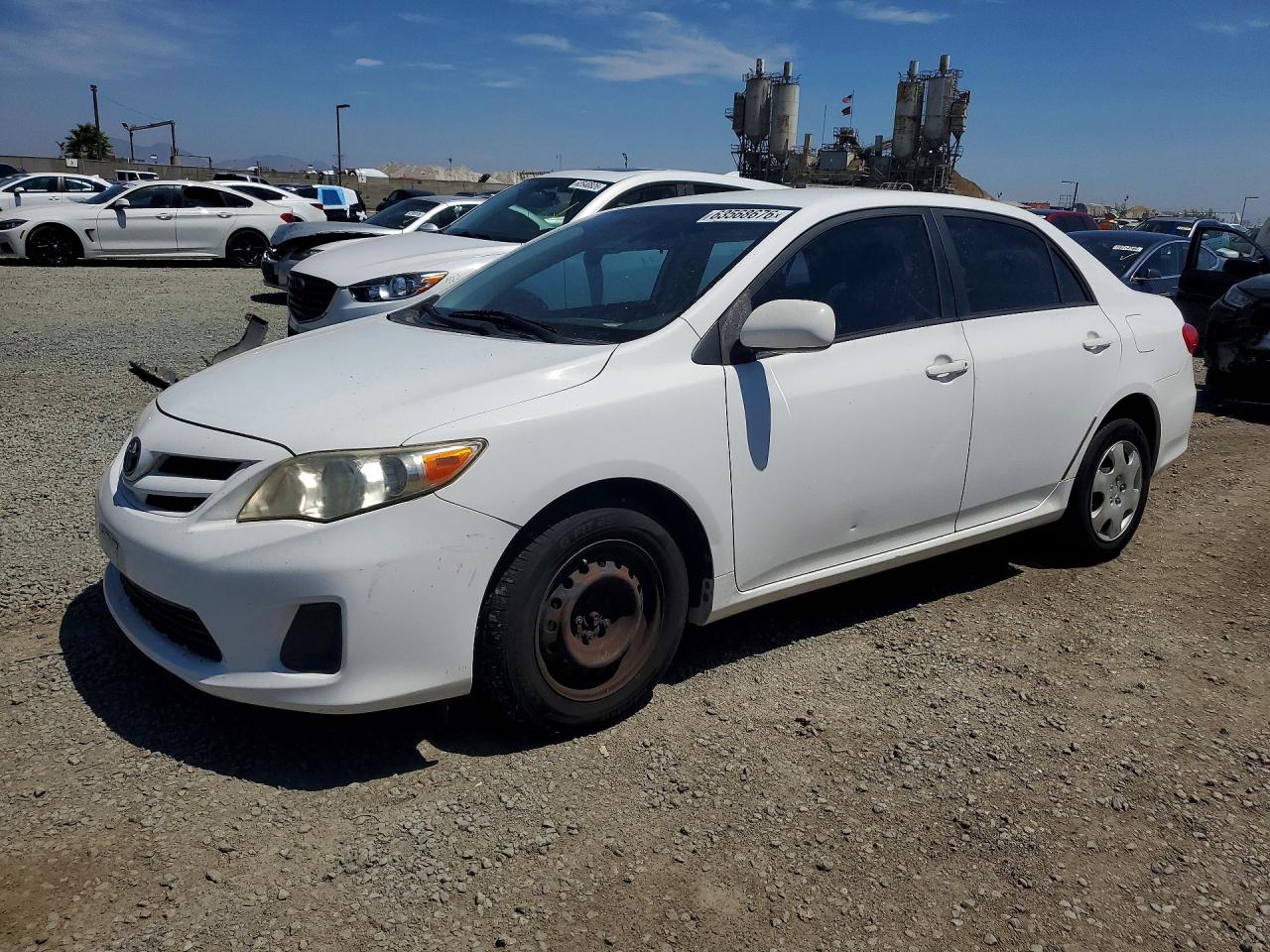 2011 Toyota Corolla Le White vin: JTDBU4EE4B9124294