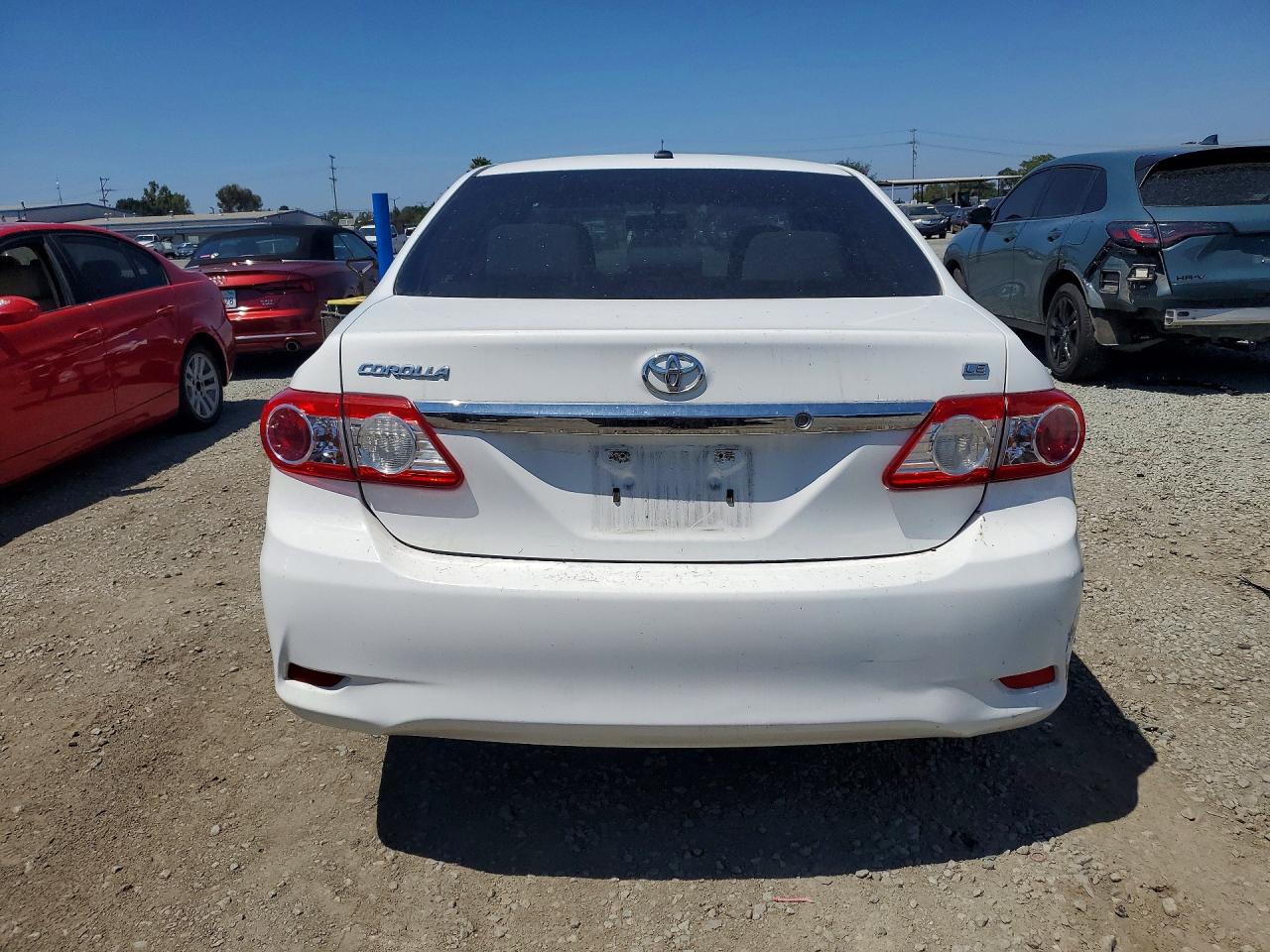 2011 Toyota Corolla Le White vin: JTDBU4EE4B9124294