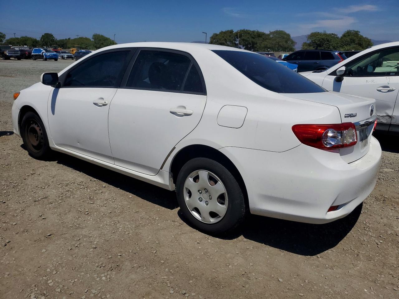 2011 Toyota Corolla Le White vin: JTDBU4EE4B9124294
