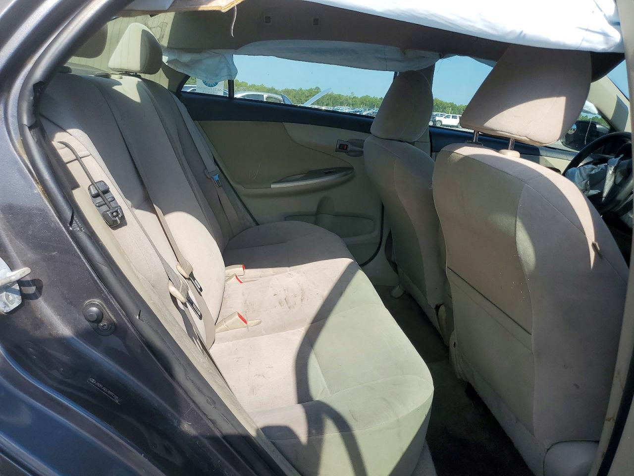 2011 Toyota Corolla Le Gray vin: JTDBU4EE4B9128832