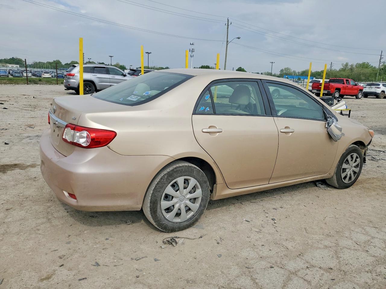 2011 Toyota Corolla Le Gold vin: JTDBU4EE4B9131584