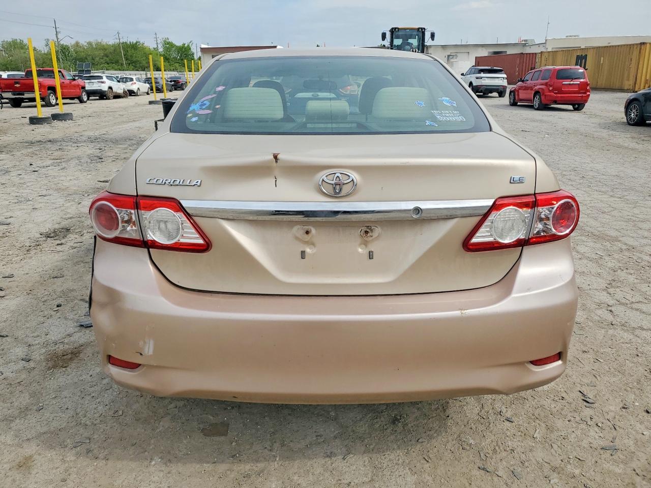 2011 Toyota Corolla Le Gold vin: JTDBU4EE4B9131584