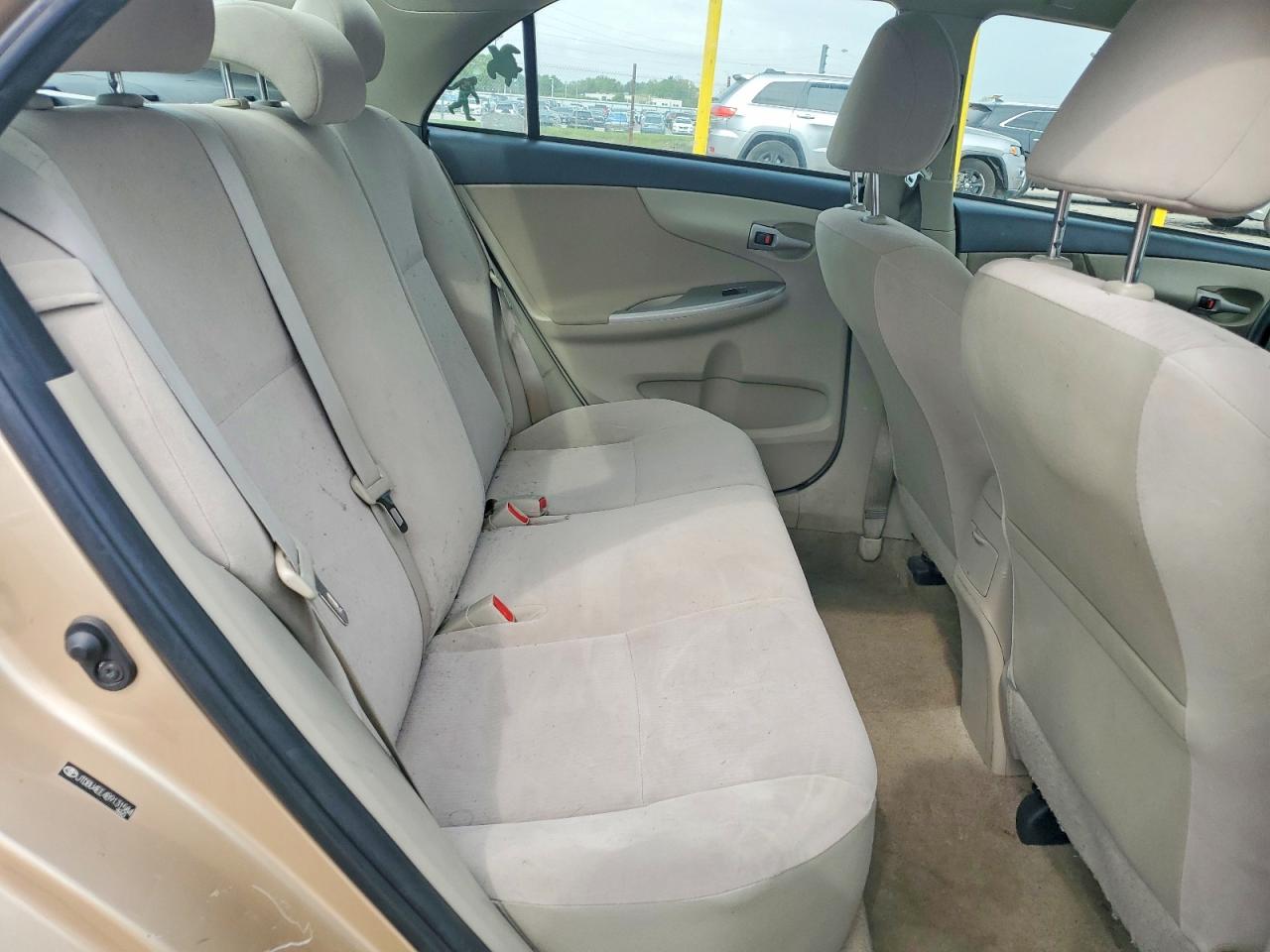 2011 Toyota Corolla Le Gold vin: JTDBU4EE4B9131584