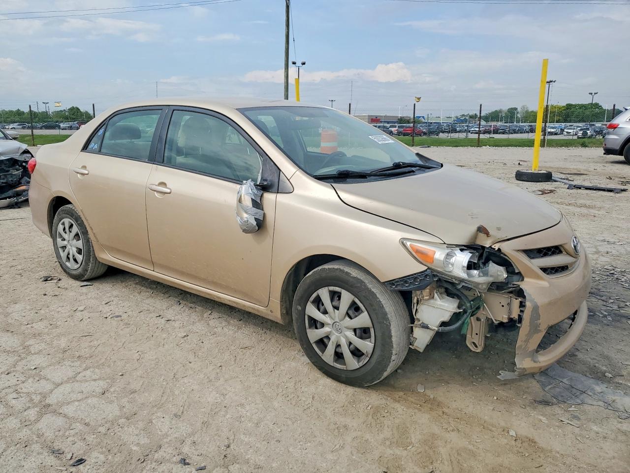 2011 Toyota Corolla Le Gold vin: JTDBU4EE4B9131584