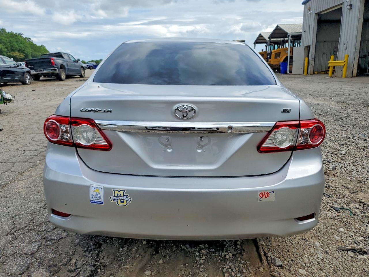 2011 Toyota Corolla Le Серебряный vin: JTDBU4EE4B9139488