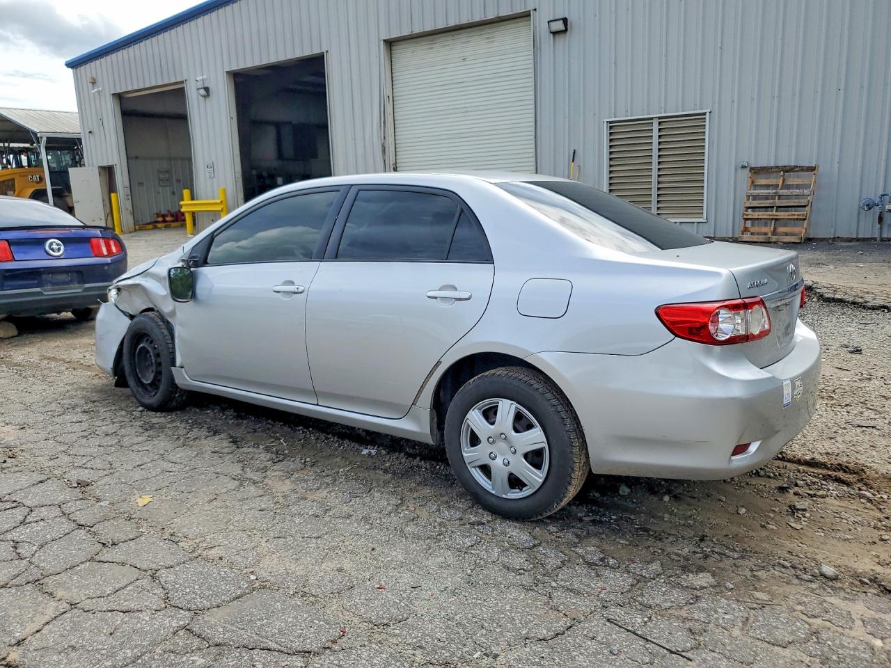 2011 Toyota Corolla Le Серебряный vin: JTDBU4EE4B9139488