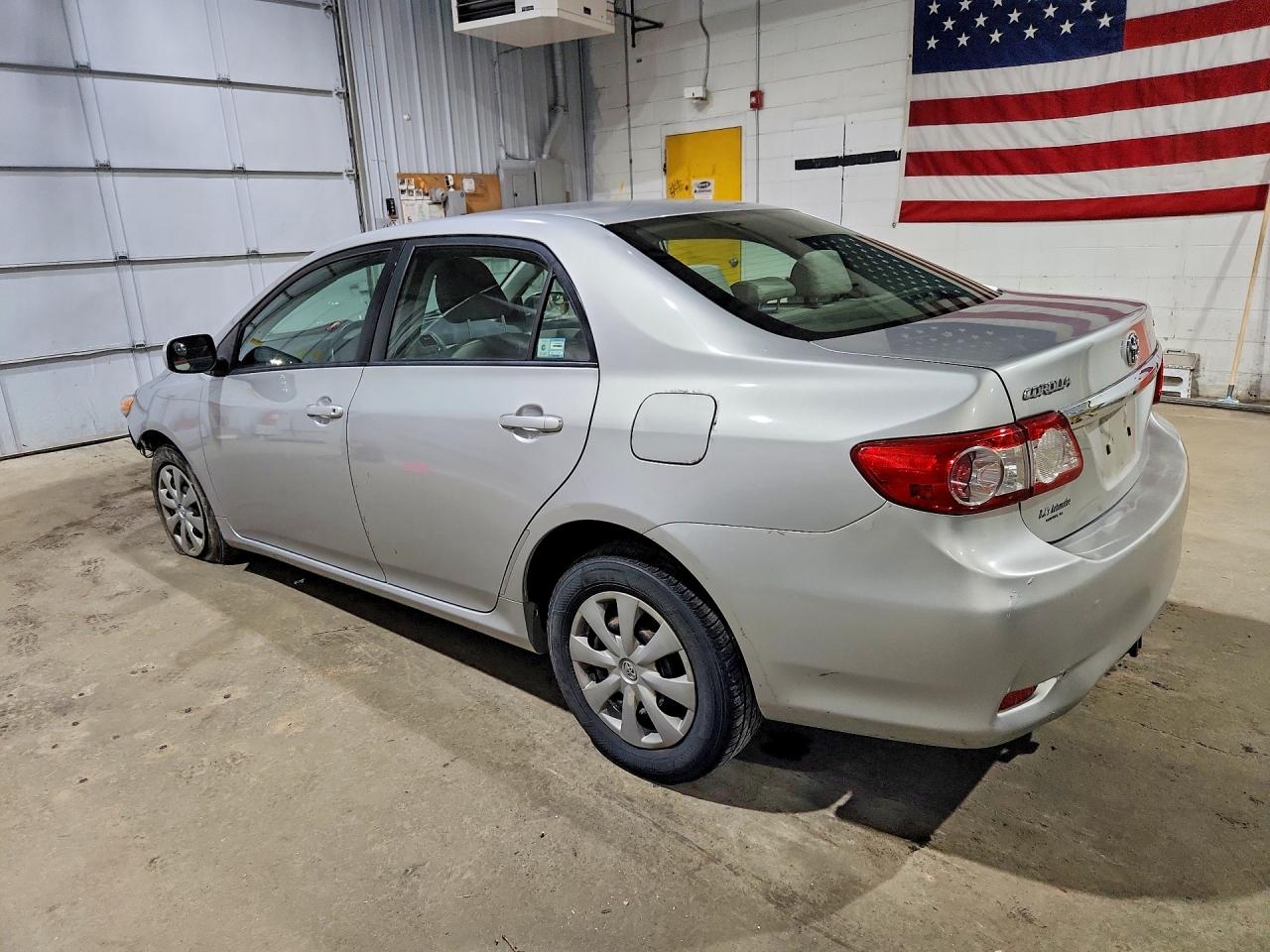 2011 Toyota Corolla Le Silver vin: JTDBU4EE4B9143413