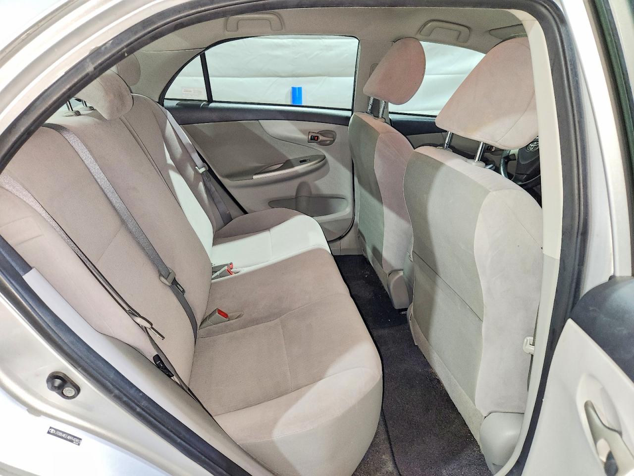 2011 Toyota Corolla Le Silver vin: JTDBU4EE4B9143413