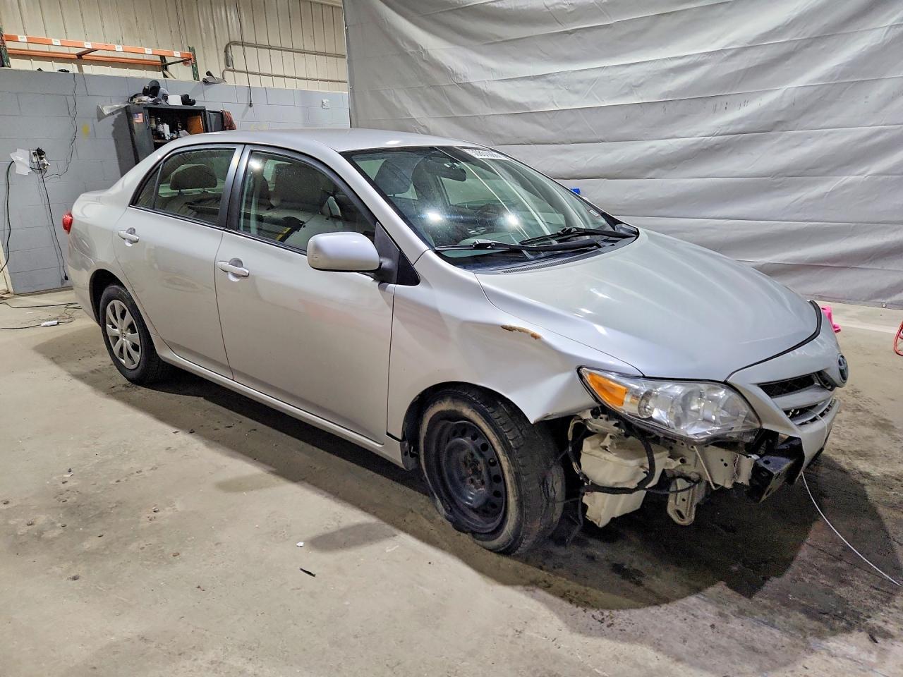 2011 Toyota Corolla Le Silver vin: JTDBU4EE4B9143413
