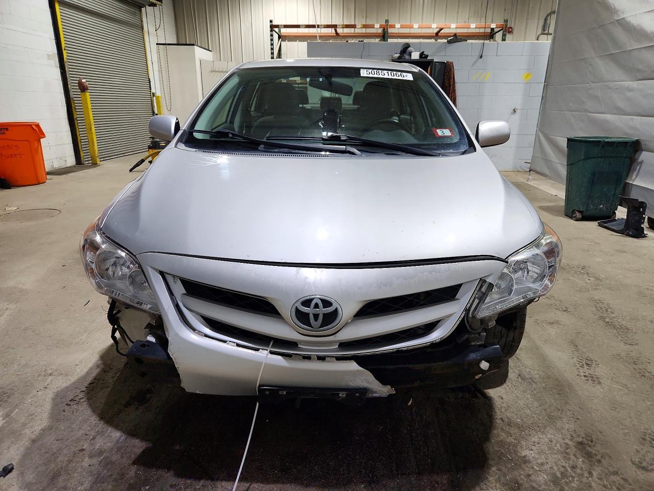 2011 Toyota Corolla Le Silver vin: JTDBU4EE4B9143413