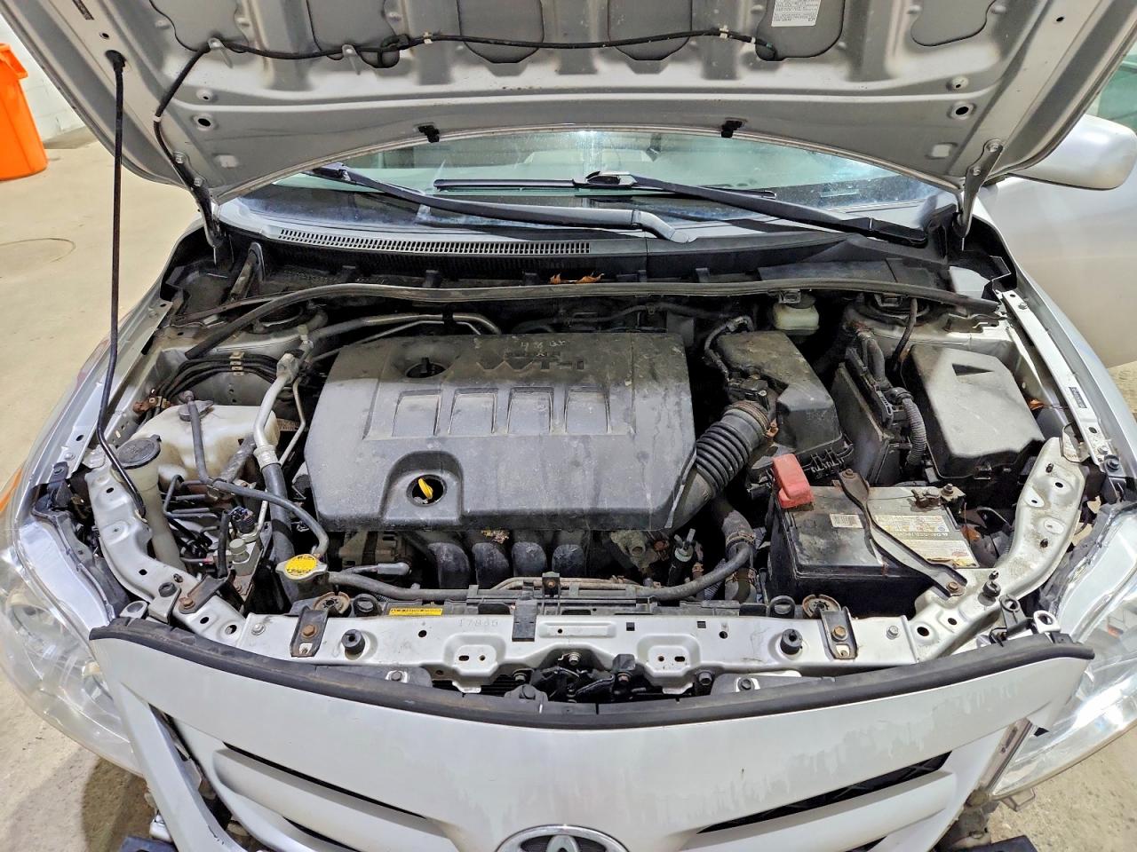 2011 Toyota Corolla Le Silver vin: JTDBU4EE4B9143413