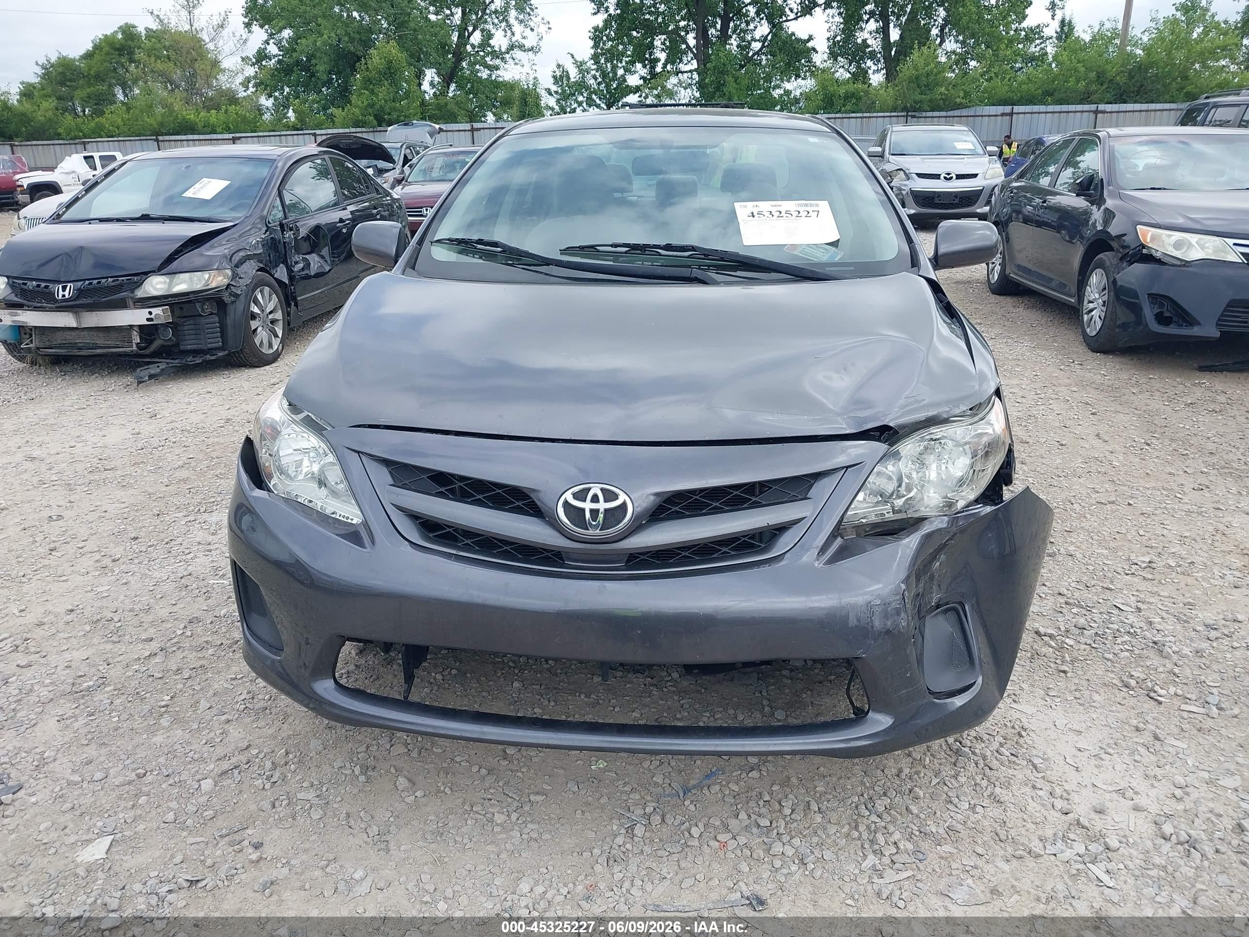 2011 Toyota Corolla Le Серый vin: JTDBU4EE4B9146151