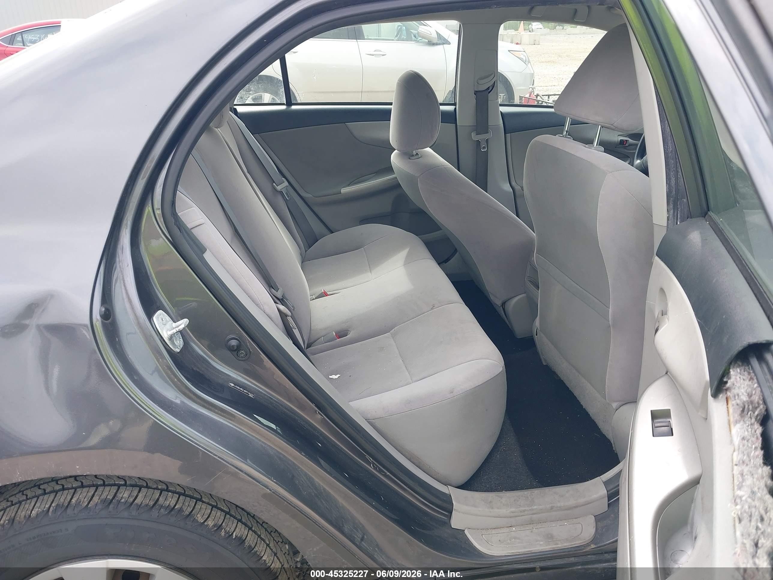2011 Toyota Corolla Le Серый vin: JTDBU4EE4B9146151
