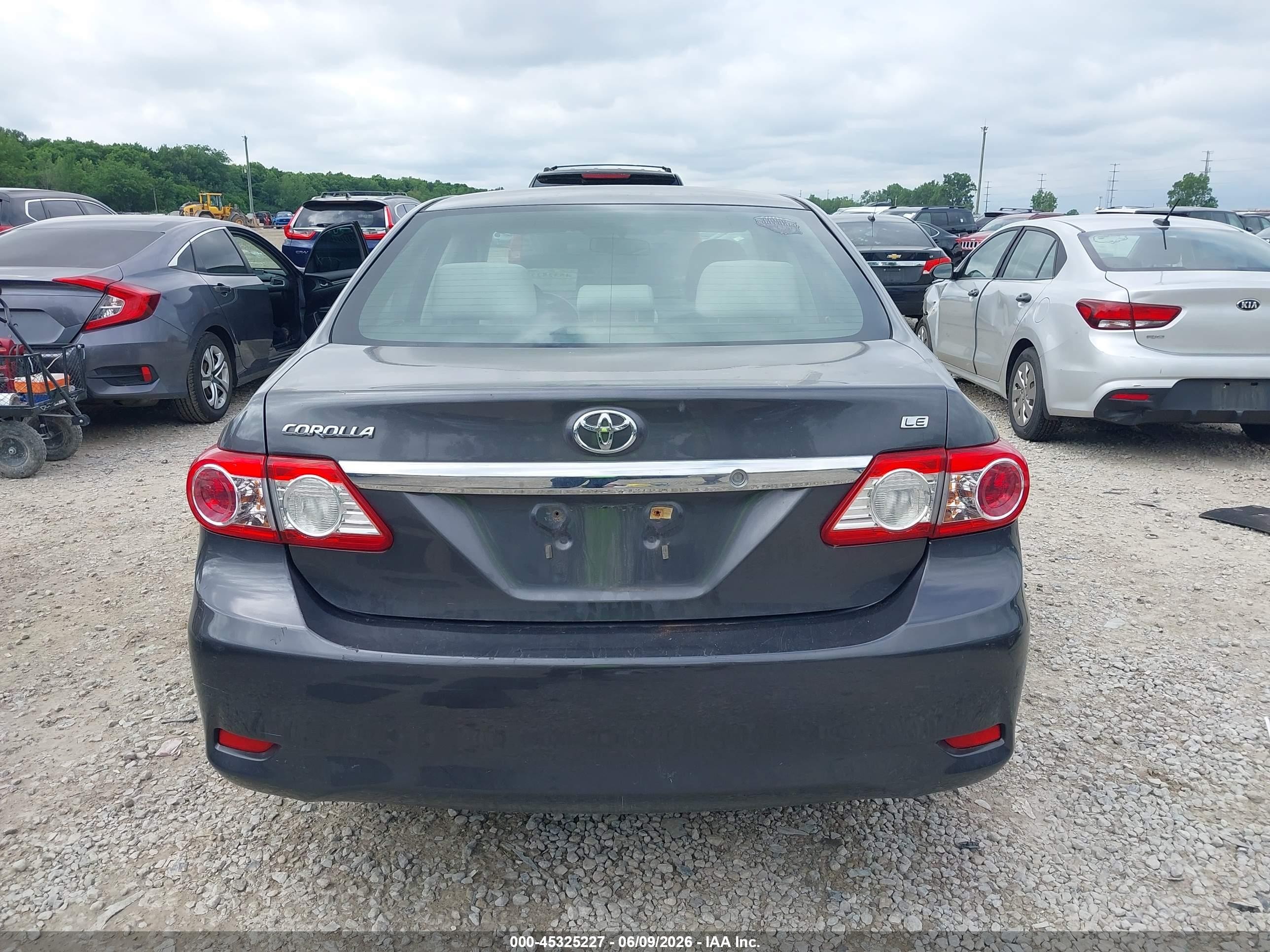 2011 Toyota Corolla Le Серый vin: JTDBU4EE4B9146151