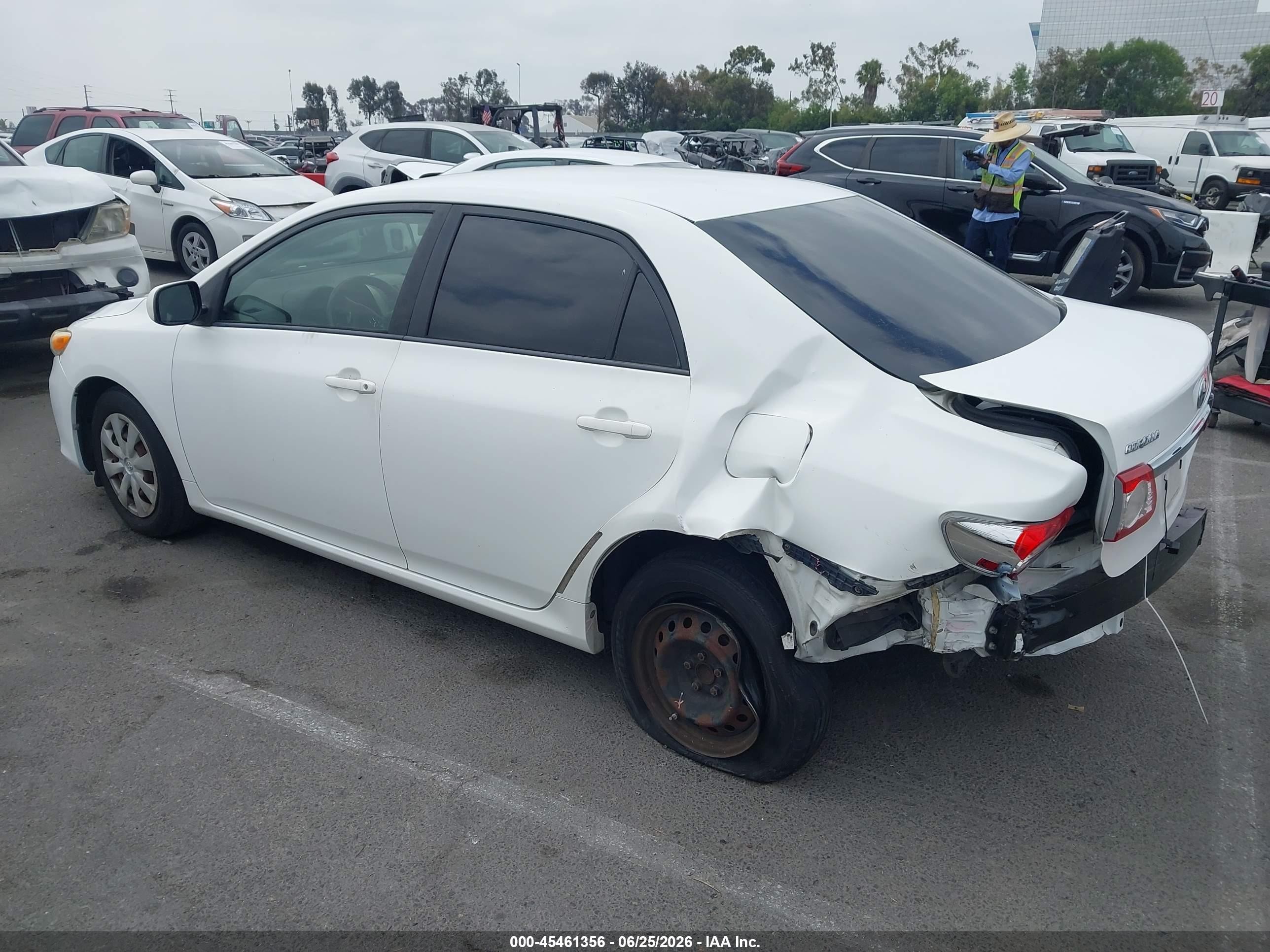 2011 Toyota Corolla Le White vin: JTDBU4EE4B9148563