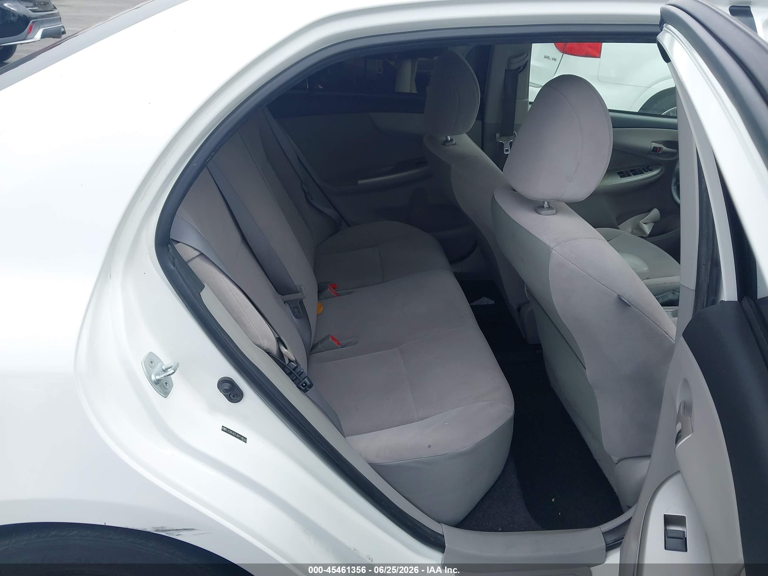2011 Toyota Corolla Le White vin: JTDBU4EE4B9148563