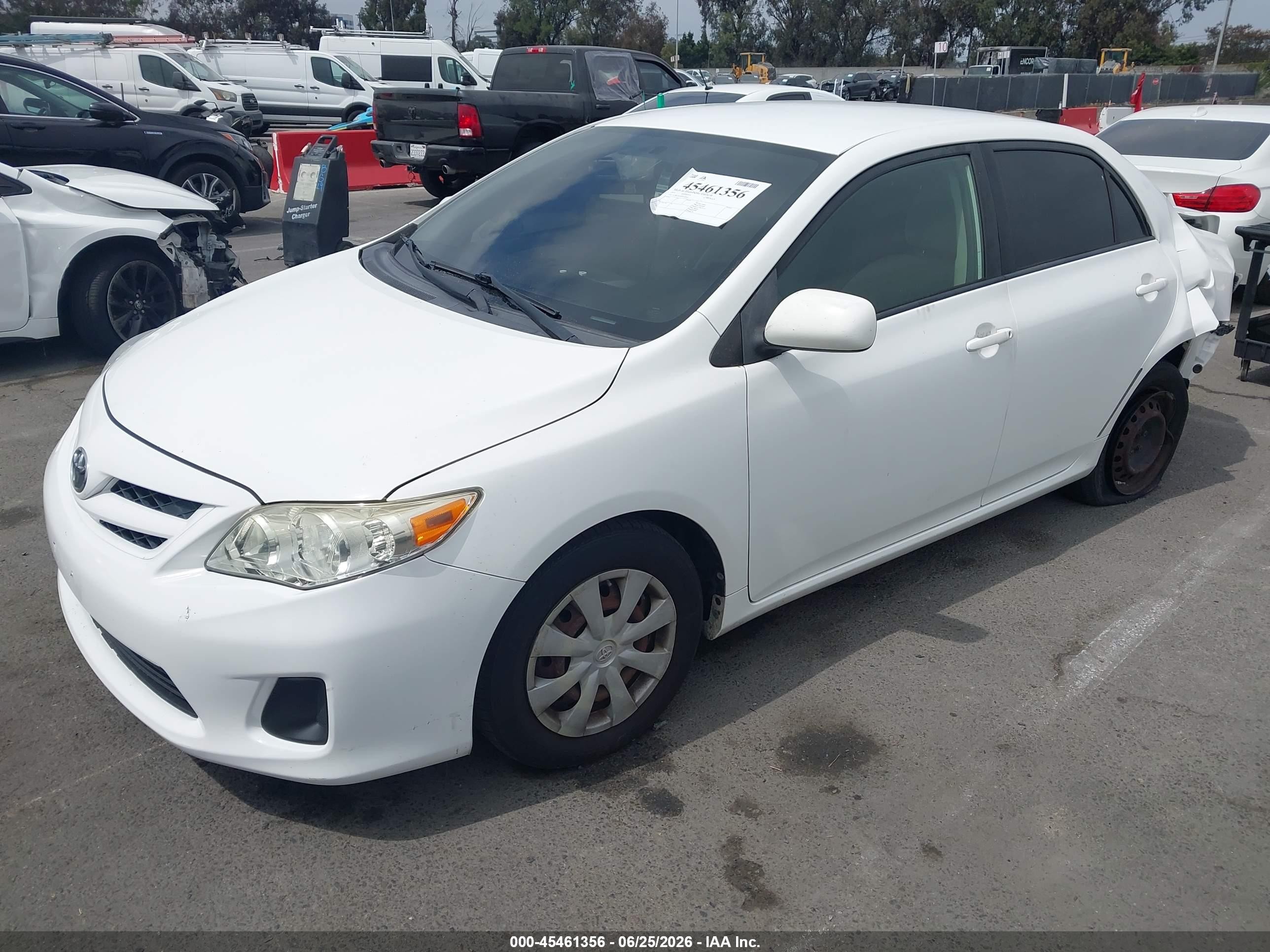 2011 Toyota Corolla Le White vin: JTDBU4EE4B9148563
