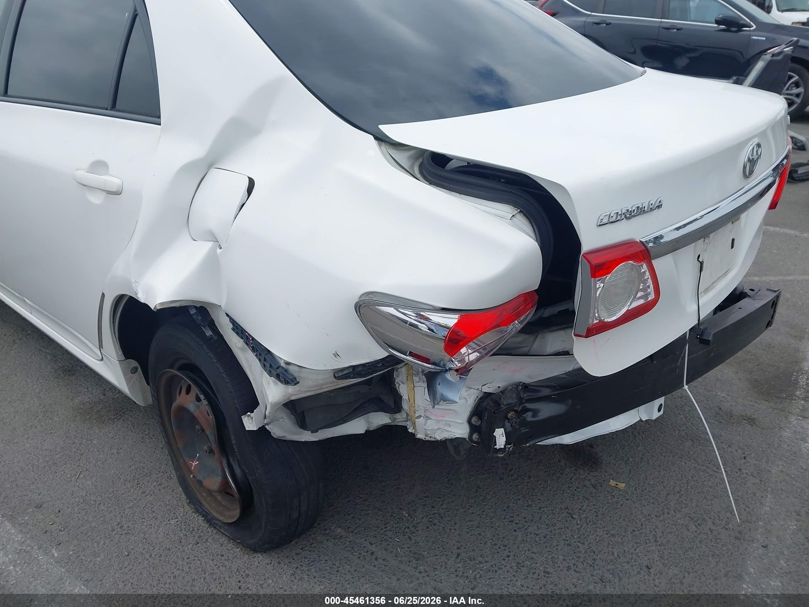 2011 Toyota Corolla Le White vin: JTDBU4EE4B9148563
