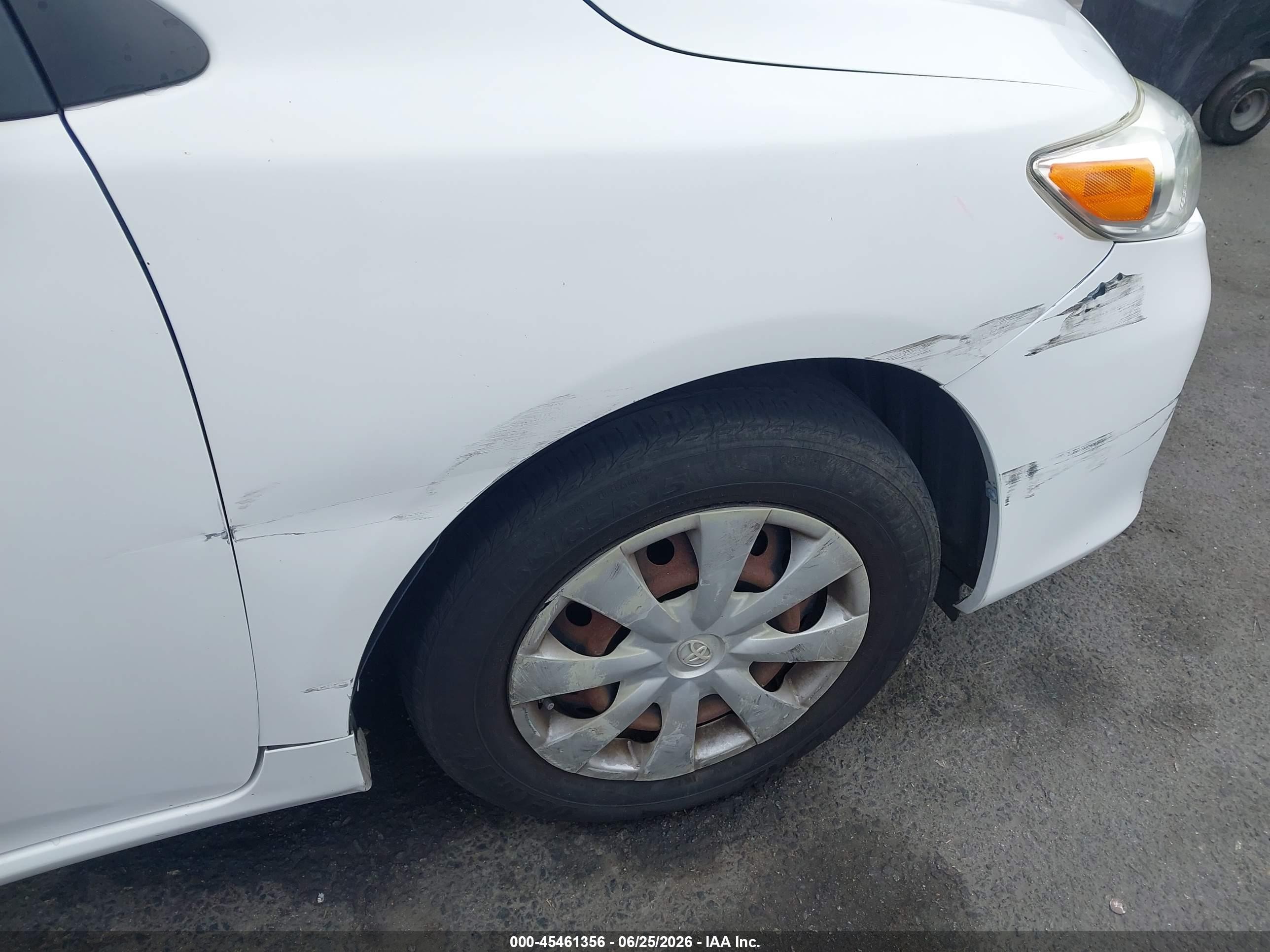 2011 Toyota Corolla Le White vin: JTDBU4EE4B9148563
