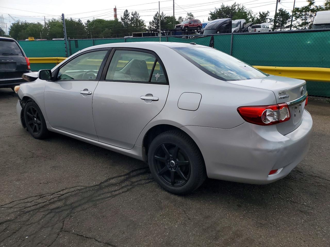 2011 Toyota Corolla Le Silver vin: JTDBU4EE4B9155948