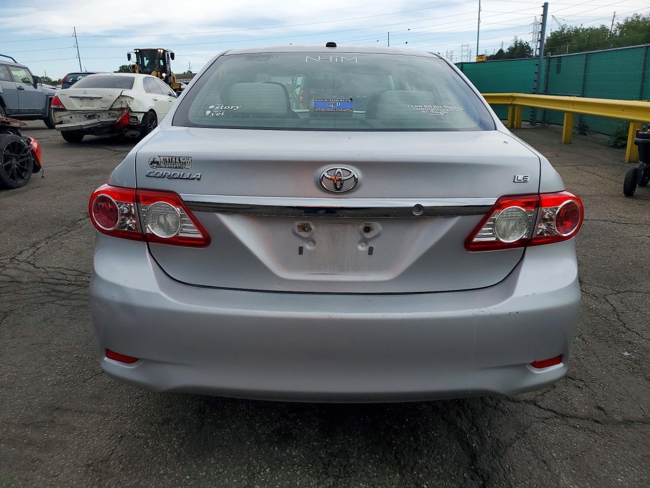 2011 Toyota Corolla Le Silver vin: JTDBU4EE4B9155948