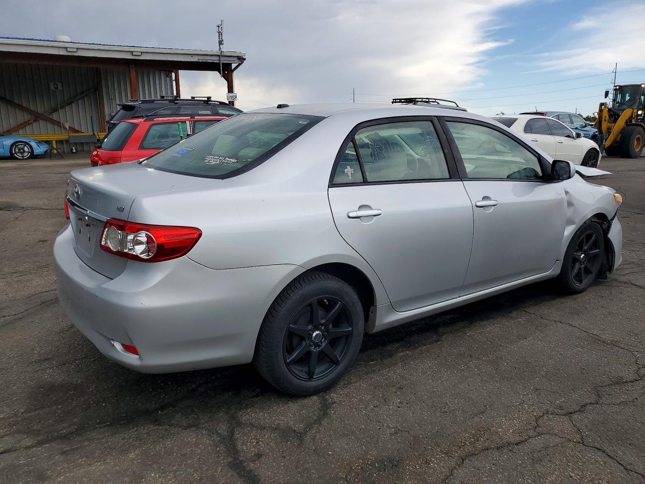 2011 Toyota Corolla Le Silver vin: JTDBU4EE4B9155948