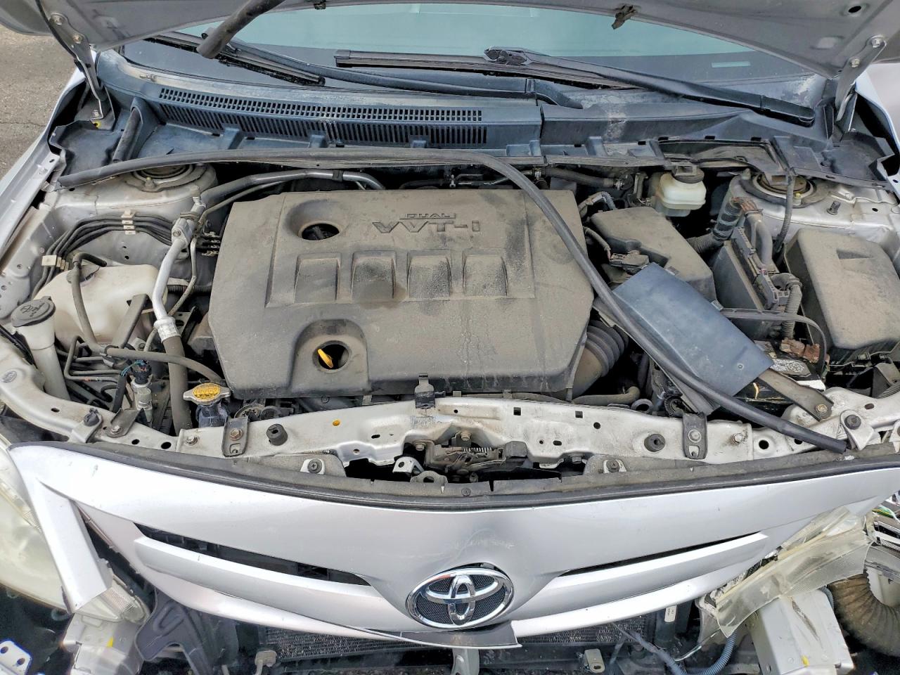 2011 Toyota Corolla Le Silver vin: JTDBU4EE4B9155948