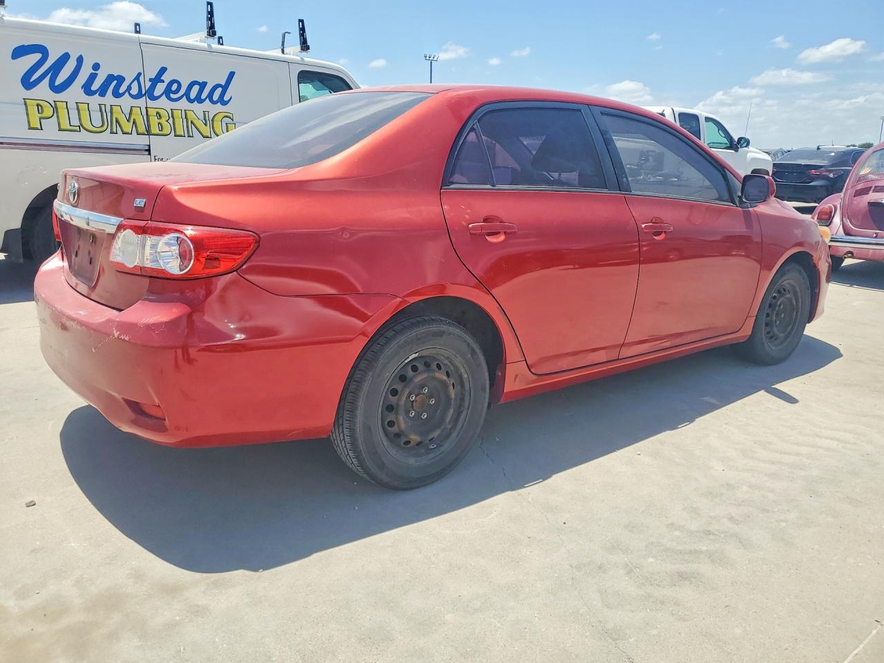 2011 Toyota Corolla Le Red vin: JTDBU4EE4BJ095362