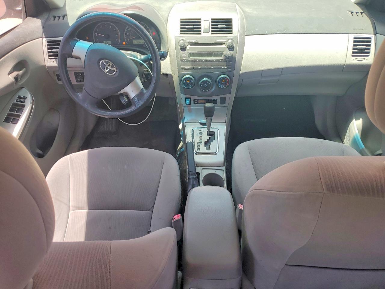 2011 Toyota Corolla Le Red vin: JTDBU4EE4BJ095362