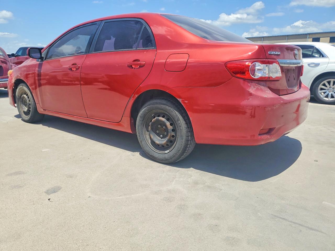 2011 Toyota Corolla Le Red vin: JTDBU4EE4BJ095362