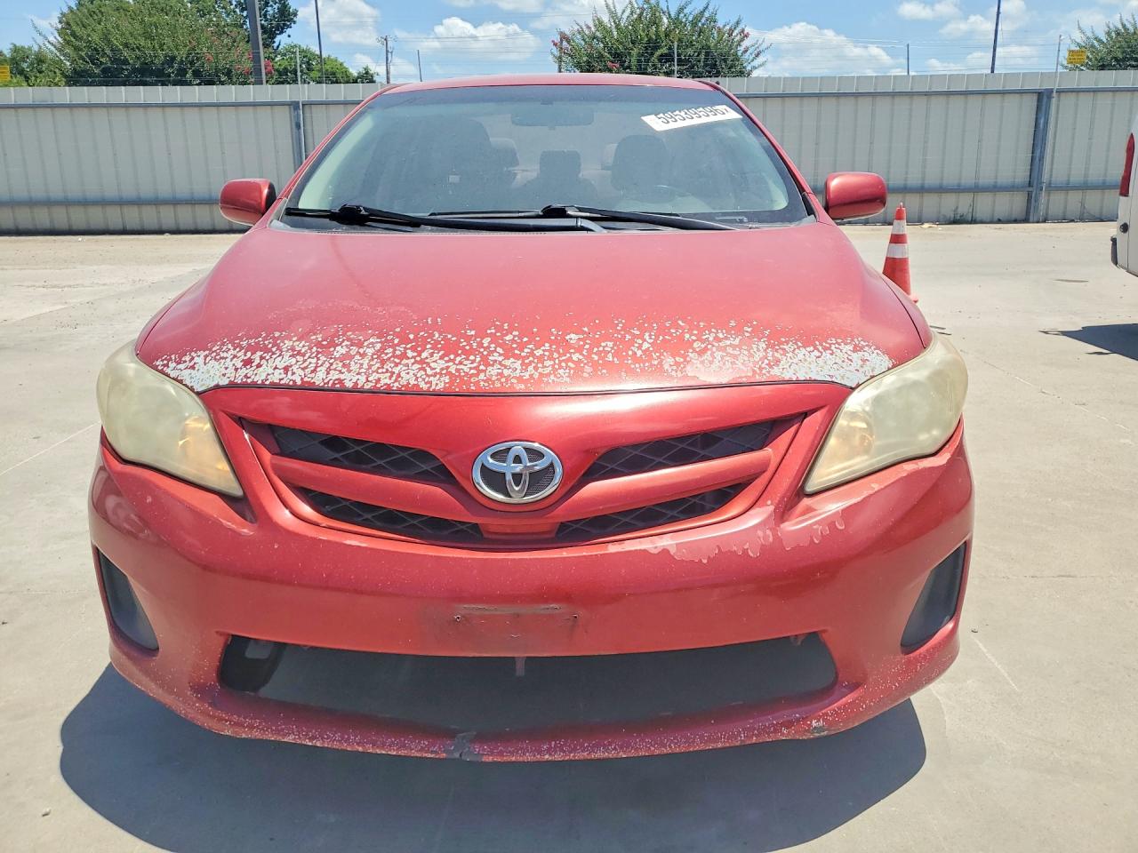 2011 Toyota Corolla Le Red vin: JTDBU4EE4BJ095362