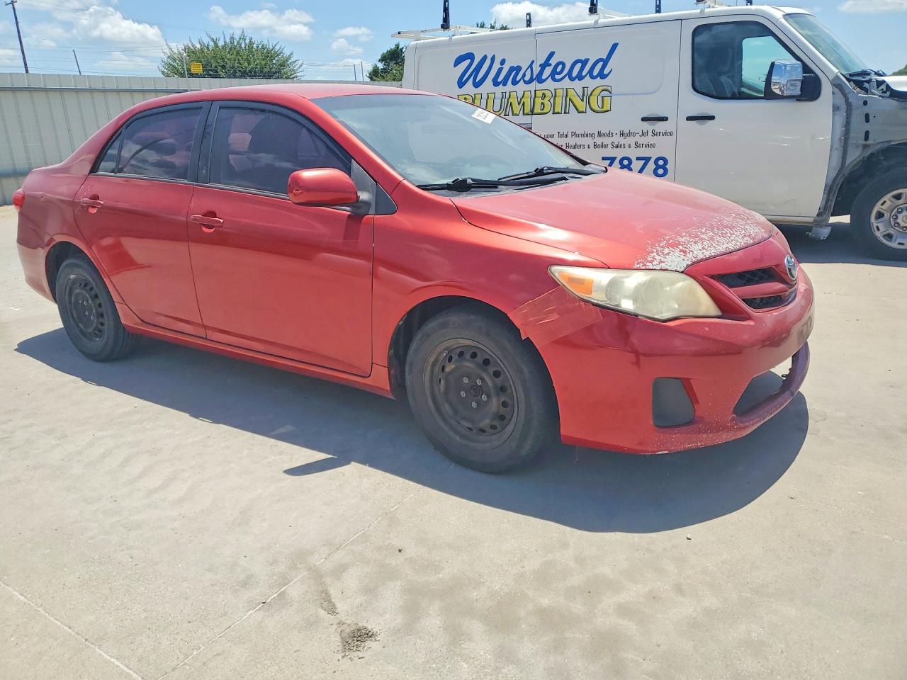 2011 Toyota Corolla Le Red vin: JTDBU4EE4BJ095362