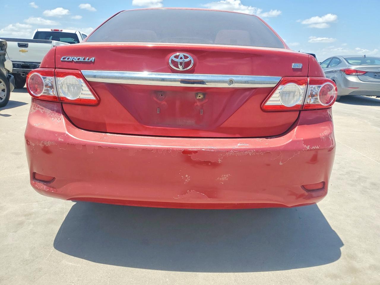 2011 Toyota Corolla Le Red vin: JTDBU4EE4BJ095362