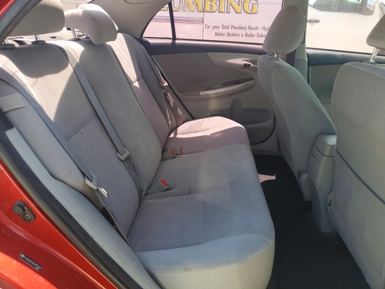 2011 Toyota Corolla Le Red vin: JTDBU4EE4BJ095362