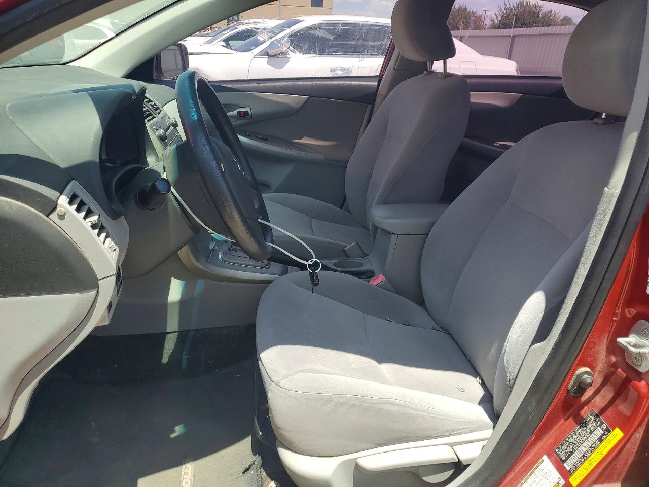 2011 Toyota Corolla Le Red vin: JTDBU4EE4BJ095362