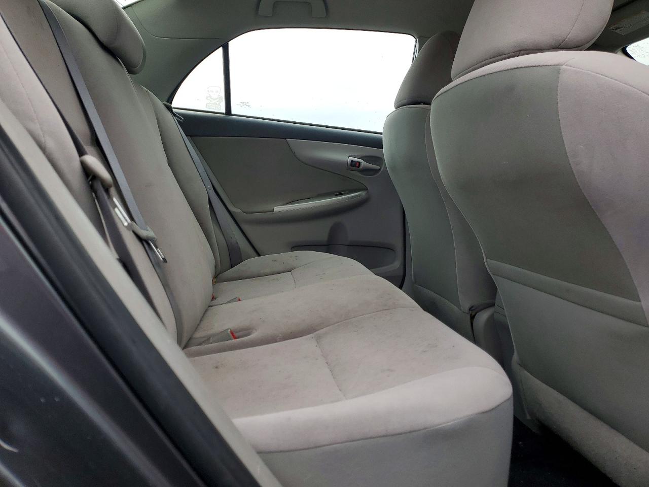 2011 Toyota Corolla Le Gray vin: JTDBU4EE4BJ102181