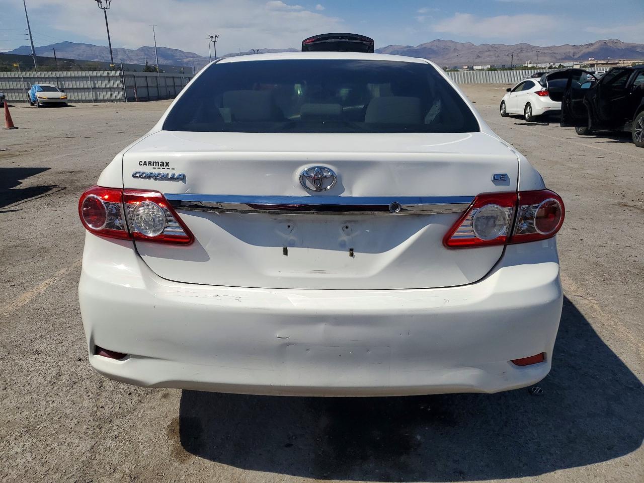 2011 Toyota Corolla Le White vin: JTDBU4EE4BJ102875
