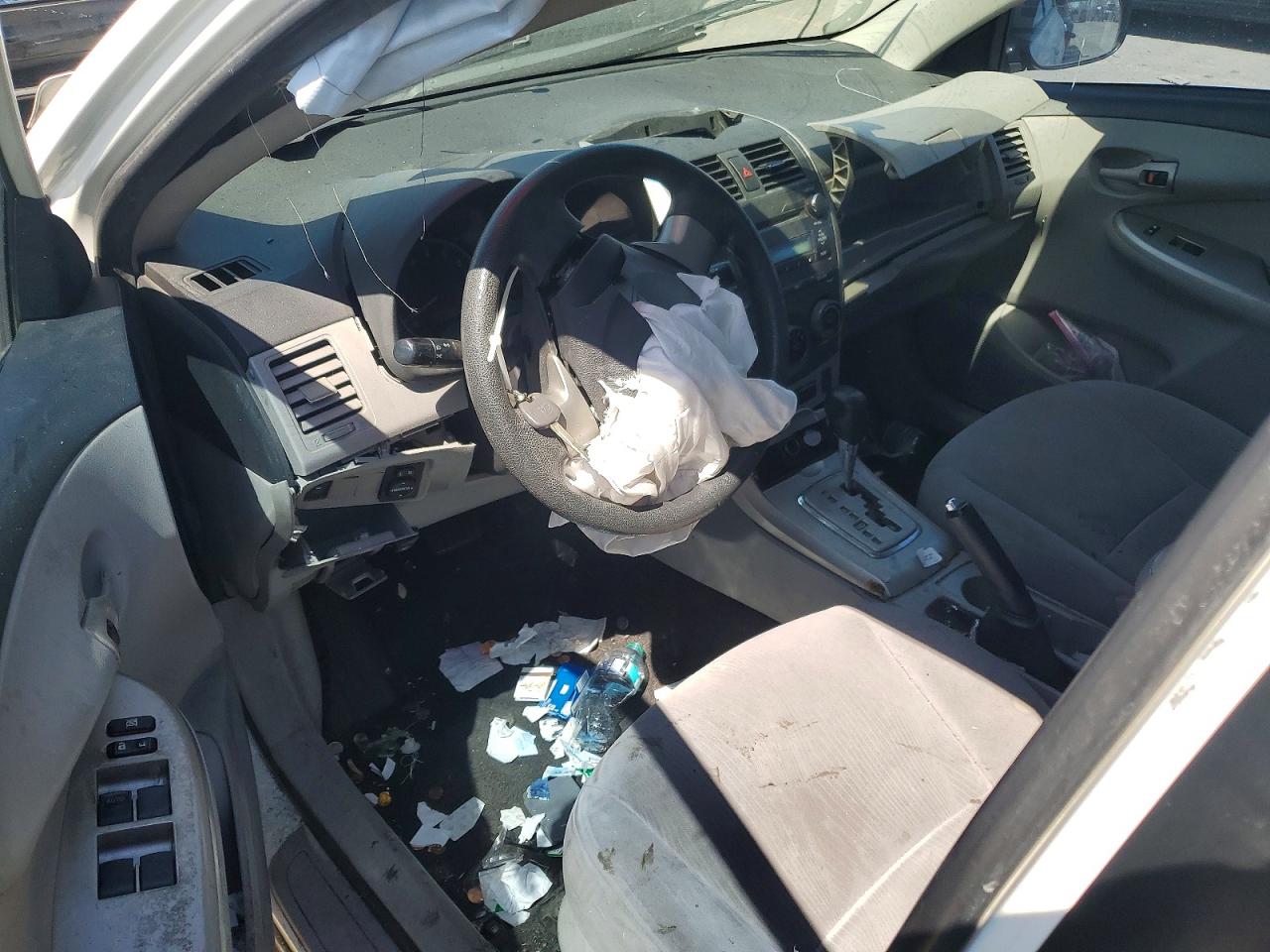 2011 Toyota Corolla Le White vin: JTDBU4EE4BJ102875