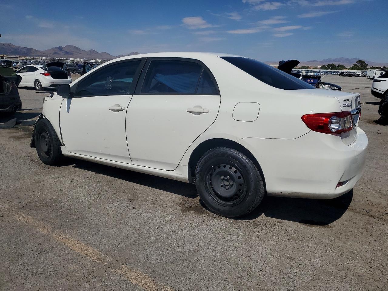 2011 Toyota Corolla Le White vin: JTDBU4EE4BJ102875