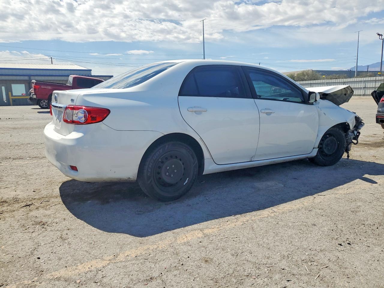 2011 Toyota Corolla Le White vin: JTDBU4EE4BJ102875