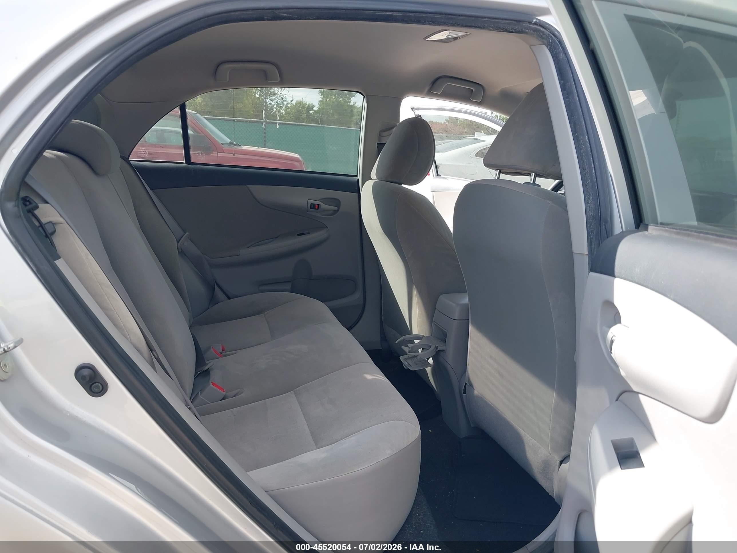 2013 Toyota Corolla L Silver vin: JTDBU4EE4DJ115032
