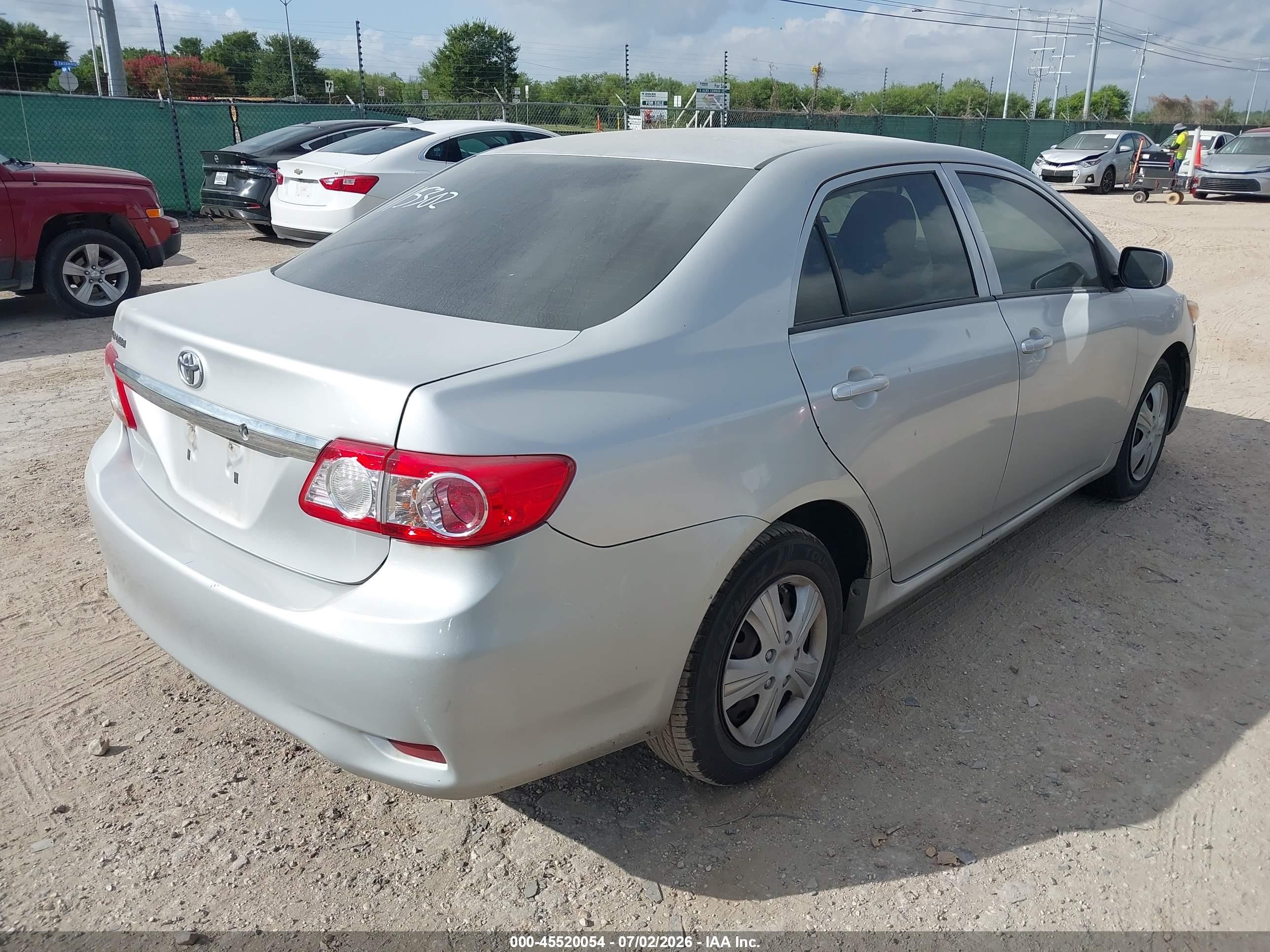 2013 Toyota Corolla L Silver vin: JTDBU4EE4DJ115032
